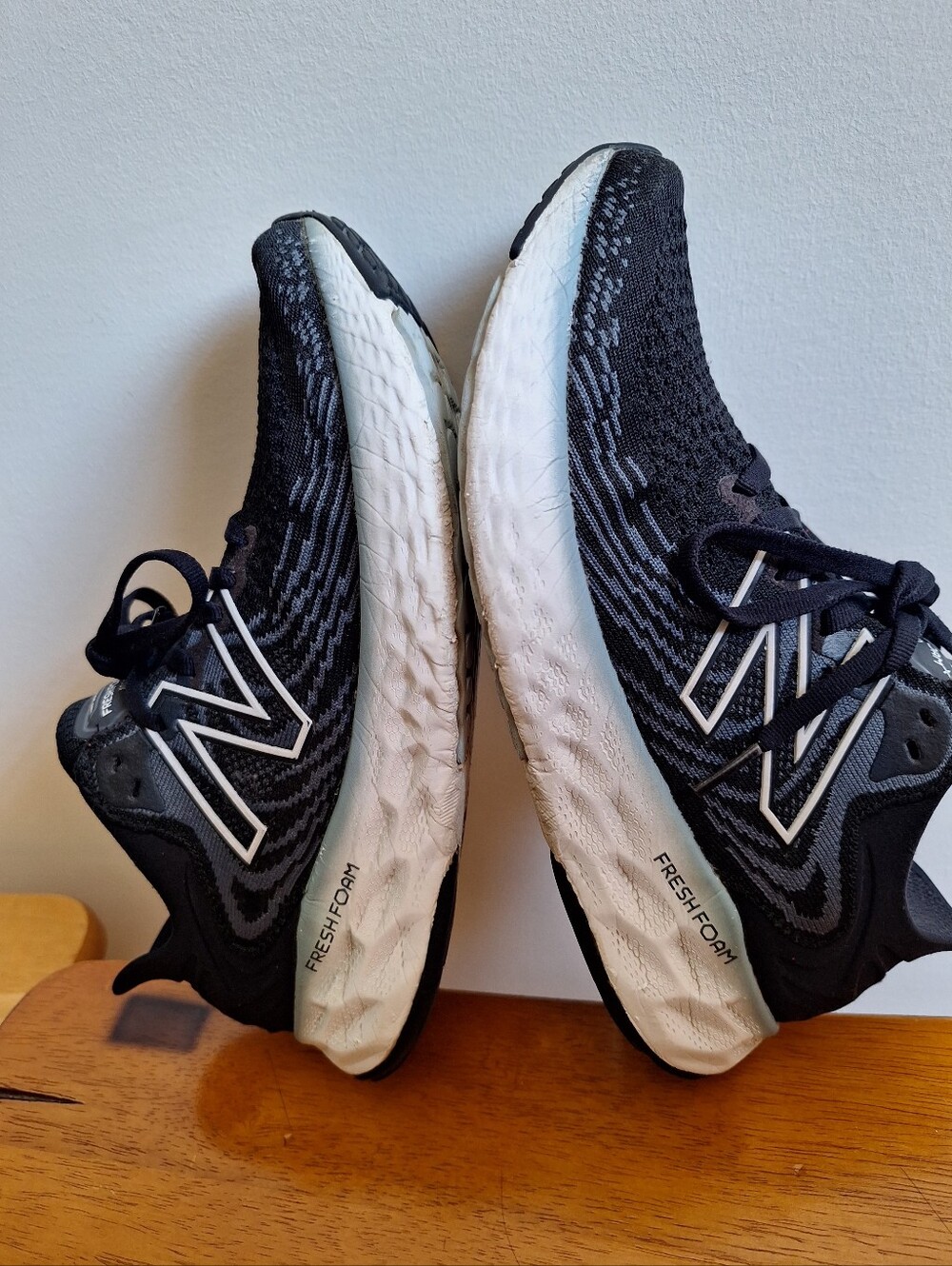 New Balance Fresh Foam 1080v11 Women's Black And White Size 7.5 - Picture 10 of 13